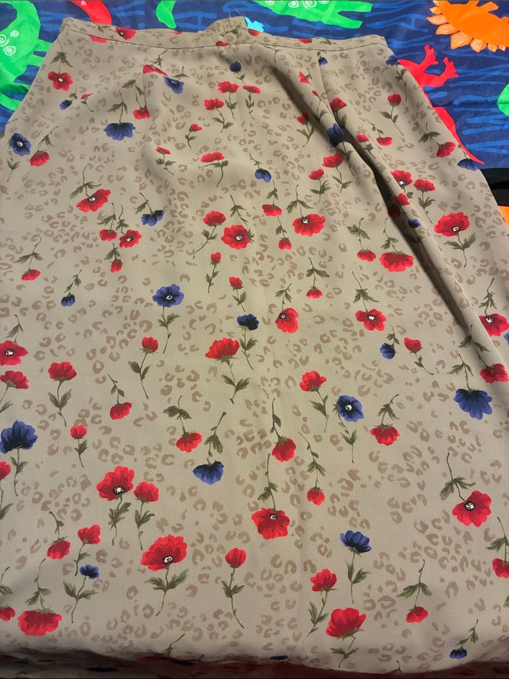 Laura Scott Beige Floral Midi Skirt with Red and Blue Flowers